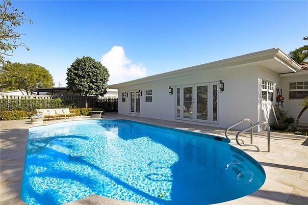 Exterior, Pool