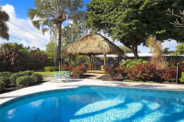 Exterior, Pool