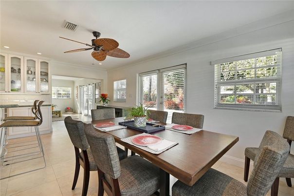 Dining room, Interior, Recessed Lighting