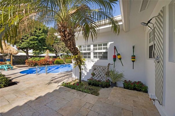Exterior, Pool