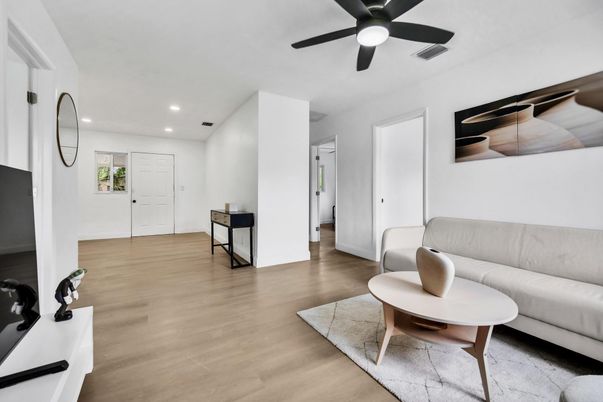Interior, Recessed Lighting, Wood Texture Flooring