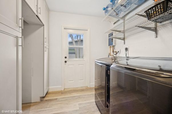 Interior, Washer, Wood Texture Flooring