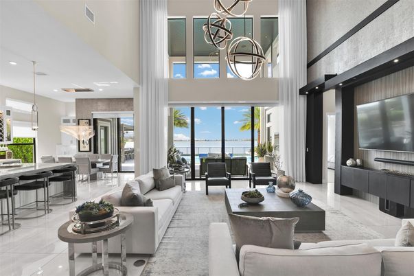 Dining room, Interior, Living room, Pendant Lights, Recessed Lighting, Water