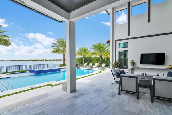 Exterior, Pool, Water
