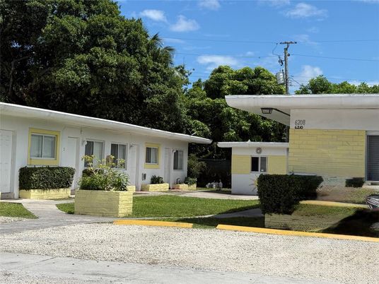 Exterior, Facade, Ranch
