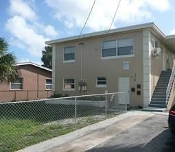 Exterior, Facade, Rowhouse