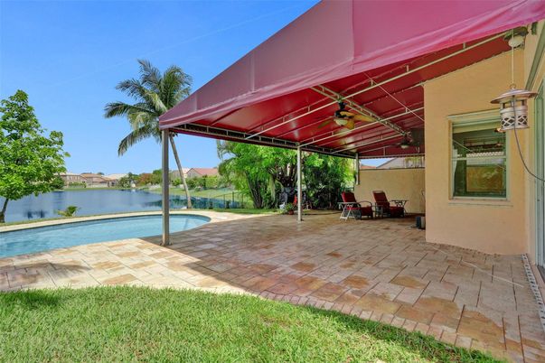Exterior, Pool, Water