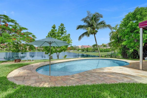 Exterior, Pool, Water