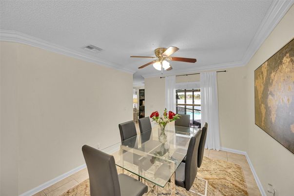 Dining room, Interior