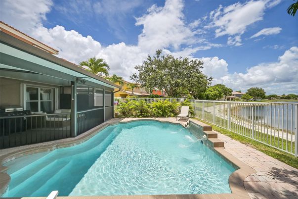 Exterior, Pool, Water