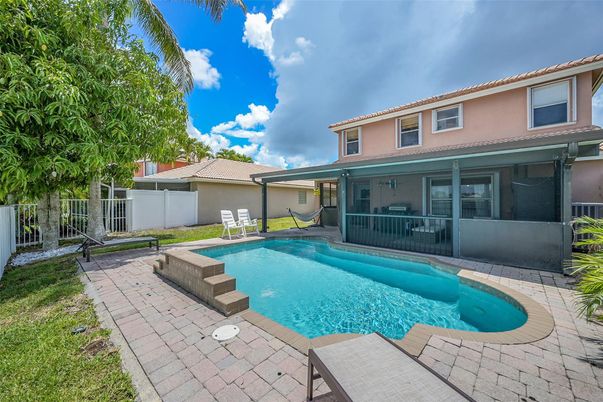 Exterior, Pool