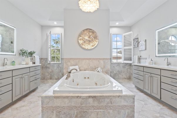 Bathroom, Dual Sink Vanities, Interior, Recessed Lighting