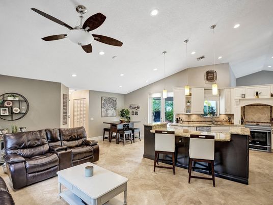 Dining room, Interior, Kitchen, Living room, Pendant Lights, Recessed Lighting, Stainless Steel Appliances