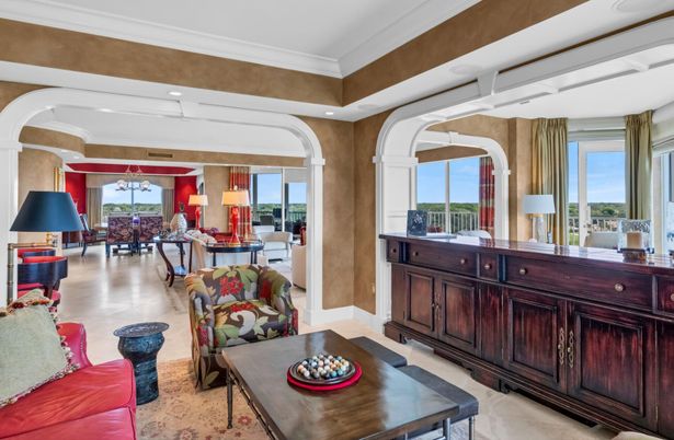 Chandelier, Dining room, Interior, Living room, Recessed Lighting