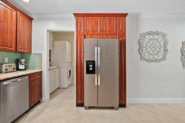 Interior, Kitchen, Recessed Lighting, Washer