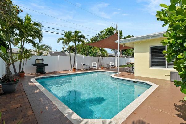 Exterior, Pool