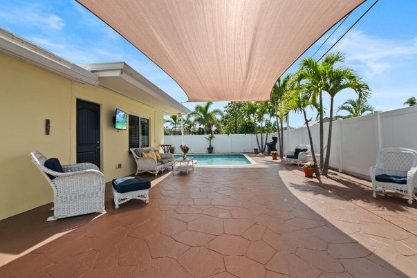 Exterior, Pool
