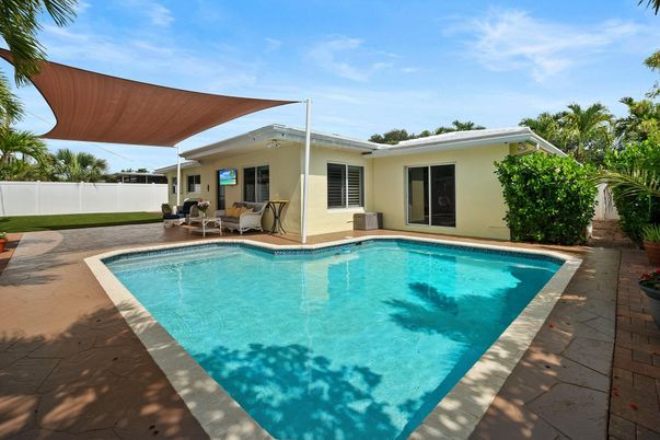 Exterior, Pool