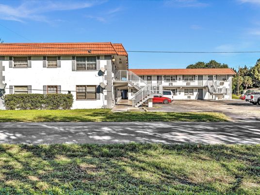 Backyard, Exterior, Facade, Condo Building
