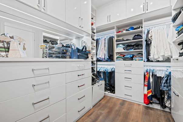 Interior, Walk-in Closets, Wood Texture Flooring