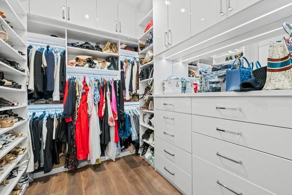 Interior, Walk-in Closets, Wood Texture Flooring
