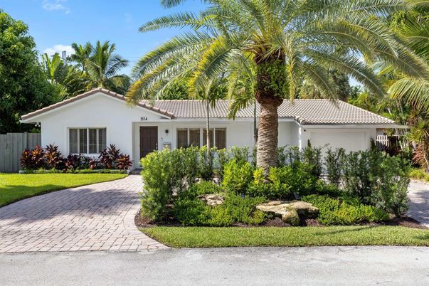 Attached, Exterior, Facade, Spanish Mediterranean