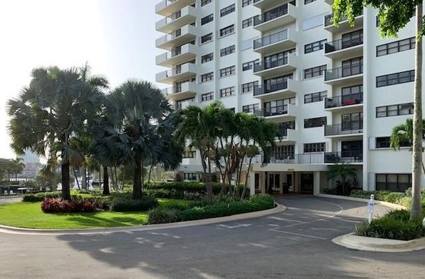 Exterior, Facade, Condo Building