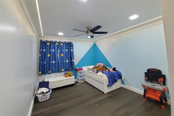 Interior, Recessed Lighting, Wood Texture Flooring