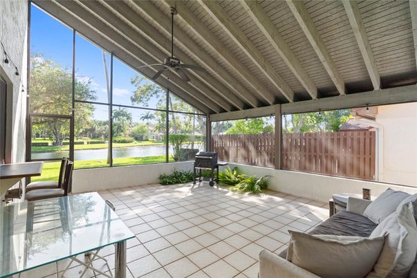 Interior, Sun Room, Water