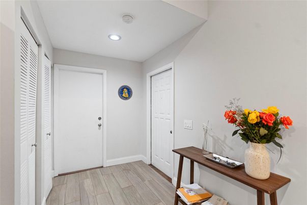 Interior, Recessed Lighting, Wood Texture Flooring