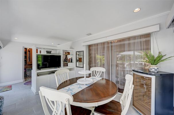 Dining room, Interior, Living room, Recessed Lighting