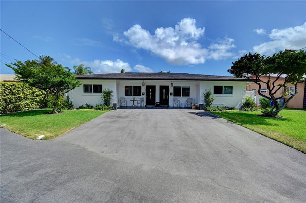 Exterior, Facade, Ranch