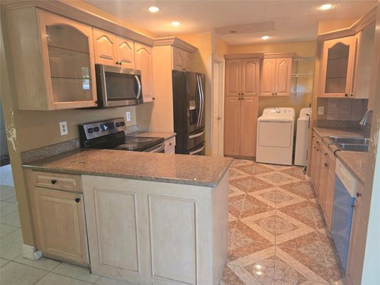Interior, Kitchen, Recessed Lighting, Washer