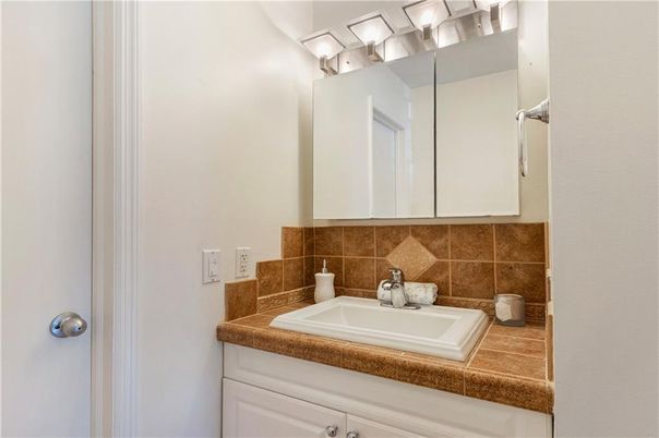 Bathroom, Interior, Tile Countertops