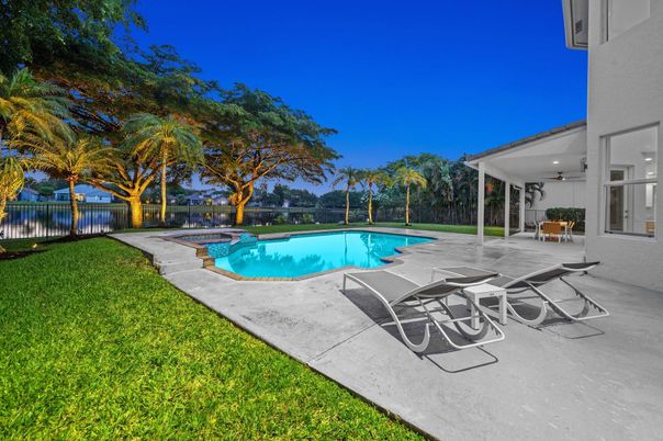 Exterior, Pool