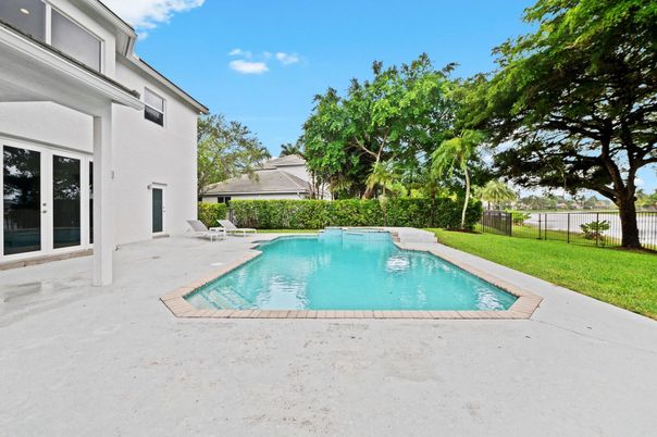 Exterior, Pool