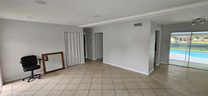 Empty room, Interior, Recessed Lighting