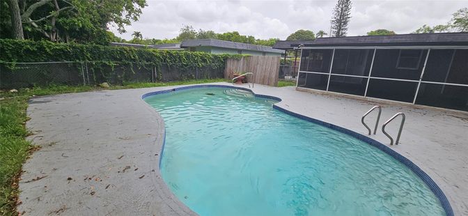 Exterior, Pool