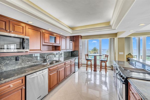 Dining room, Interior, Kitchen, Recessed Lighting, Stainless Steel Appliances, Water