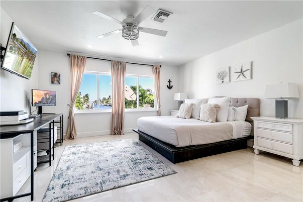 Bedroom, Interior, Recessed Lighting, Water