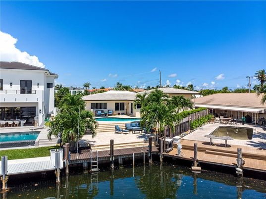 Exterior, Pool, Water