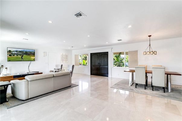 Dining room, Interior, Living room, Pendant Lights, Recessed Lighting