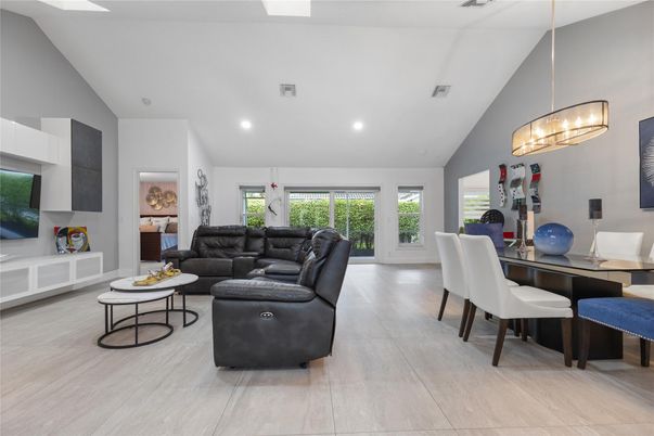 Dining room, Interior, Living room, Recessed Lighting