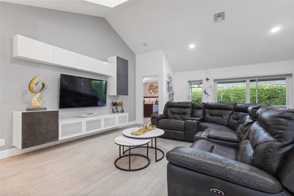 Interior, Living room, Recessed Lighting, Wood Texture Flooring