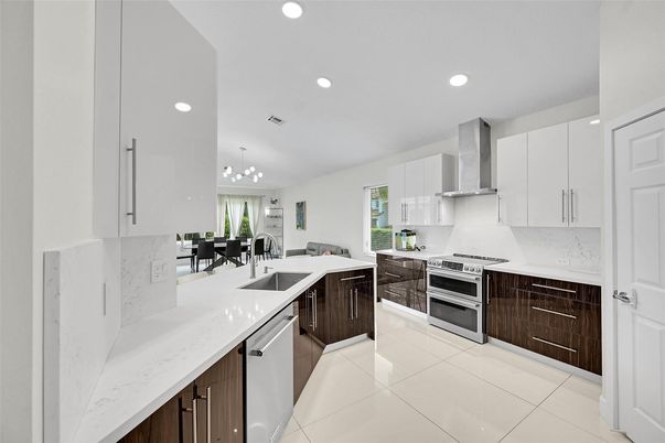 Dining room, Interior, Kitchen, Pendant Lights, Recessed Lighting, Stainless Steel Appliances