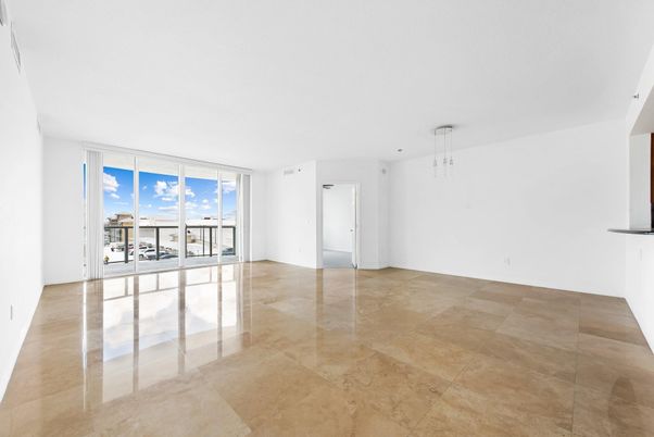 Empty room, Interior, Water