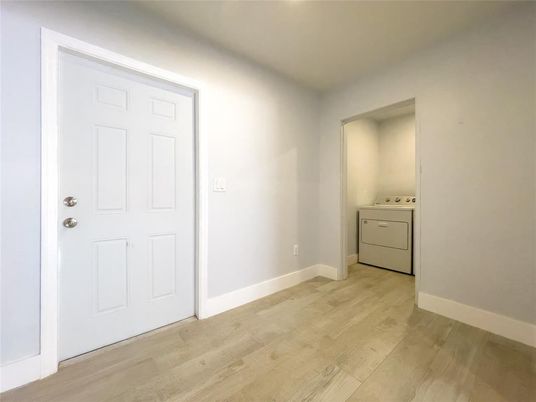Interior, Washer, Wood Texture Flooring