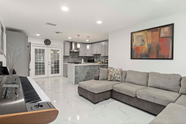 Interior, Kitchen, Living room, Marble, Pendant Lights, Piano, Recessed Lighting