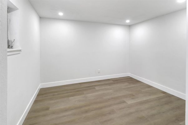 Empty room, Interior, Recessed Lighting, Wood Texture Flooring