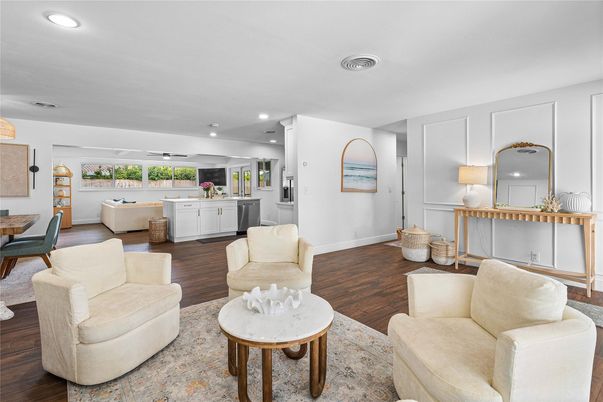Interior, Living room, Recessed Lighting, Wood Texture Flooring